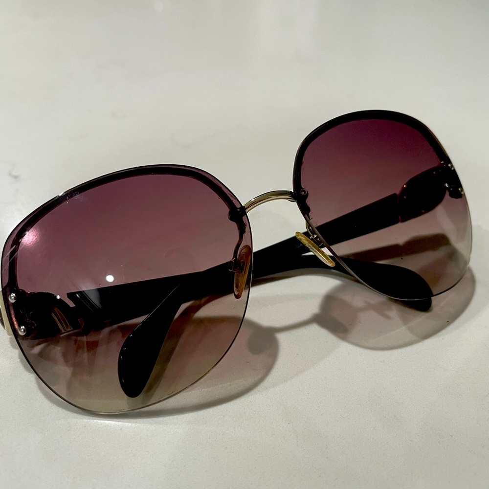 Giorgio Armani sunglasses in good condition, with case(in ok condition)